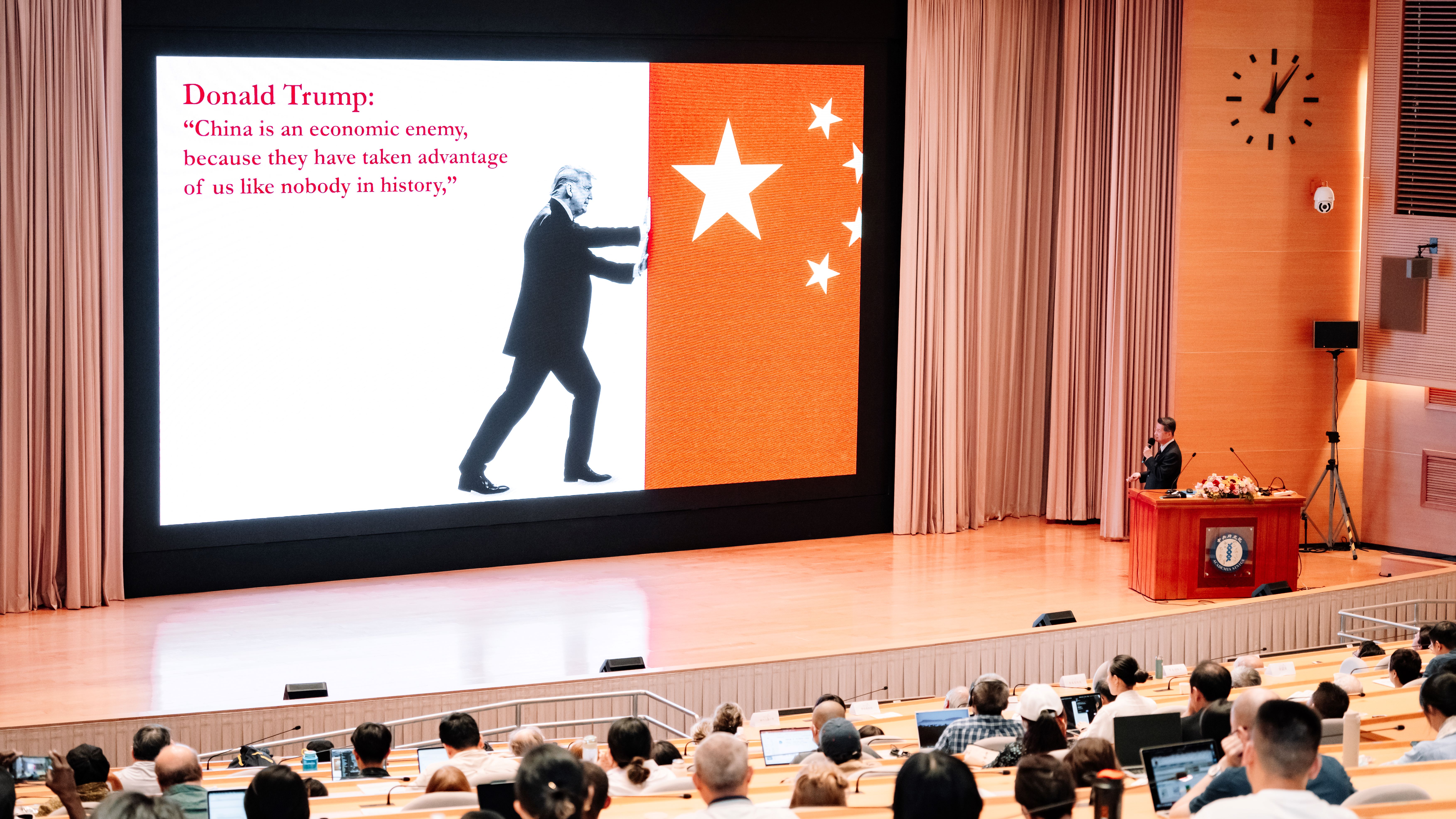 Wu Yu-Shan is delivering a keynote speech..Photo credit Academia Sinica